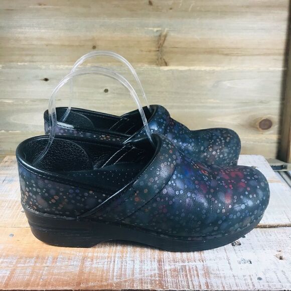 Dansko Multi patterned professional clogs - Picture 1 of 7